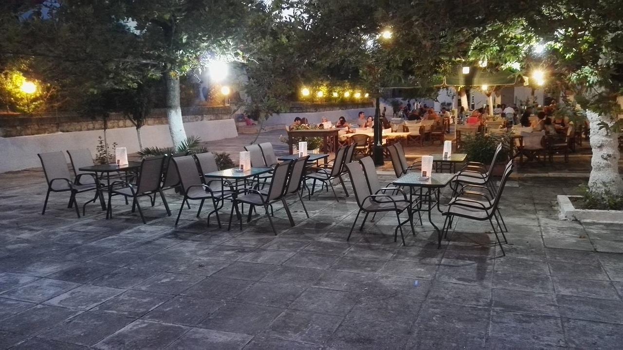 Hotel Finikas Methoni  Exterior photo